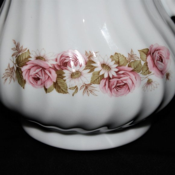 Royal Oak Wild Pink Roses with Daisies Teapot | Vintage Royal Oak Tea Pot - Picture 2 of 15